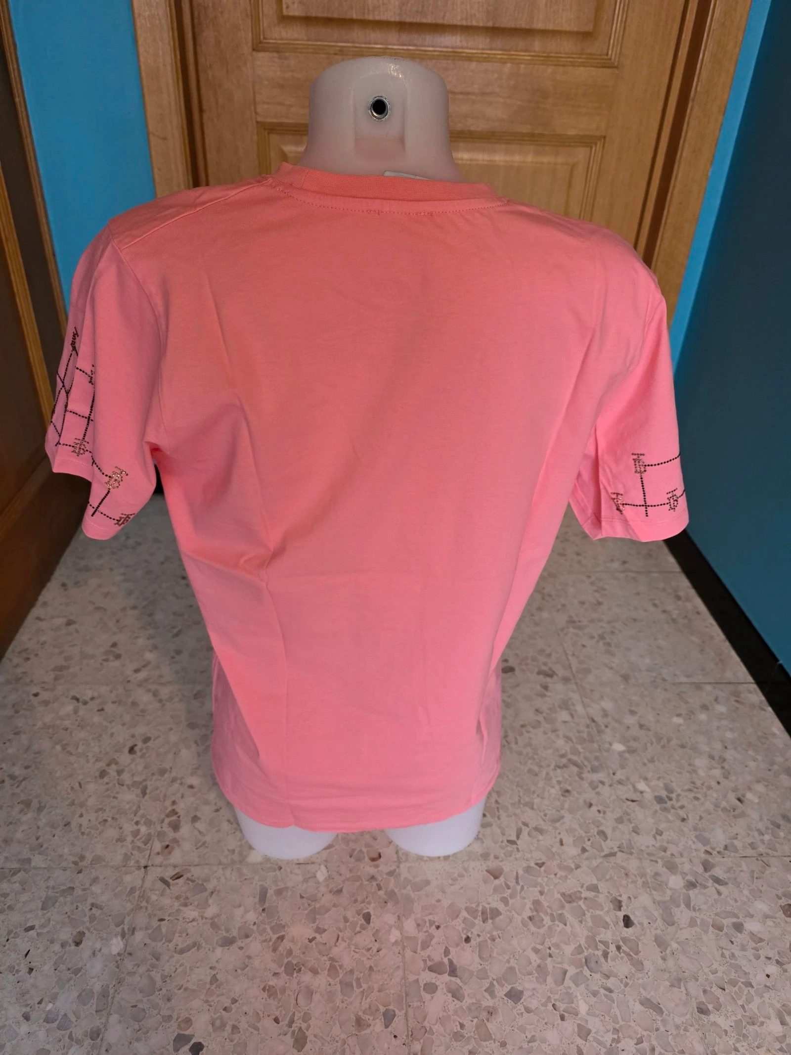T-Shirt rosa com strass – photo 5